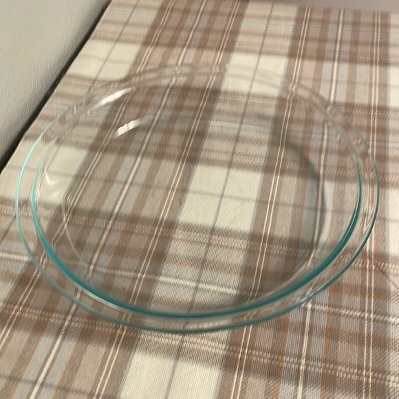 Pyrex 9” Round Pie Plate Clear Glass with Blue Tinted Rim - Picture 8 of 8